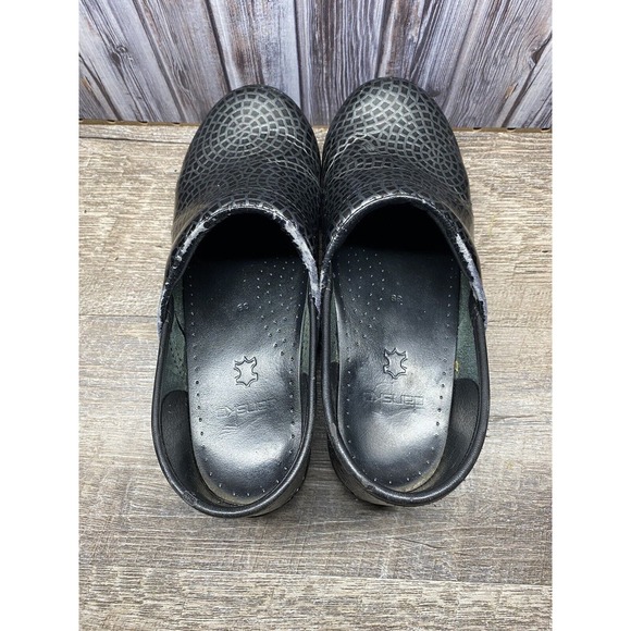 Dansko Women's Size 39 Black Silver Patent Slip On Nurse Clogs Shoes /Used - Picture 2 of 4